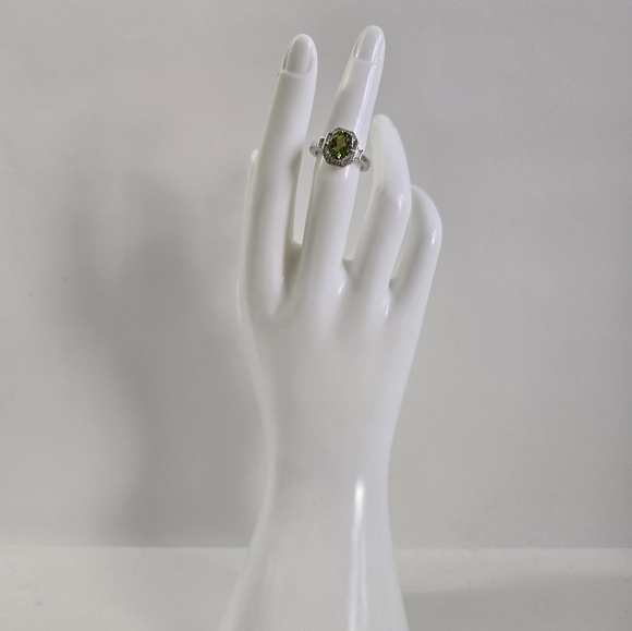 STERLING SILVER 925 Peridot Ring - Picture 2 of 5